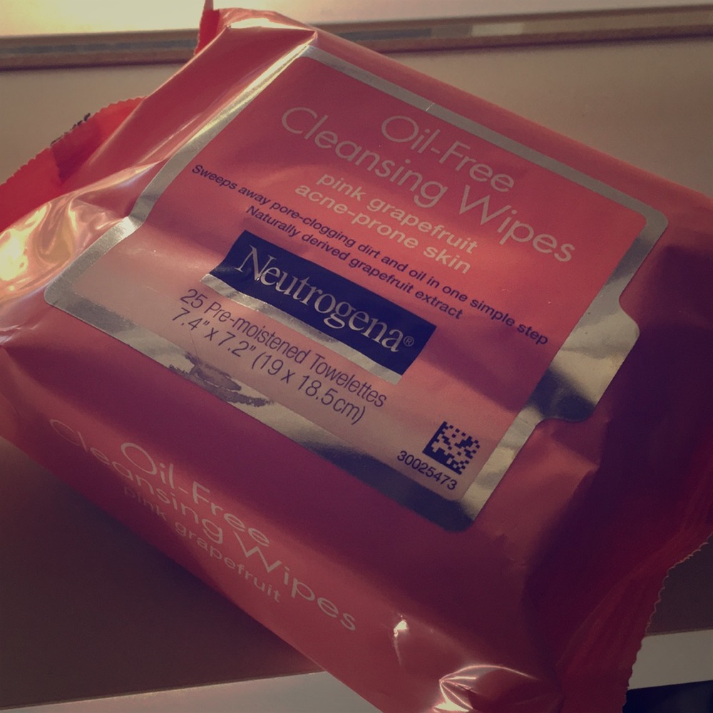Neutrogena Oil-Free Cleansing Wipes